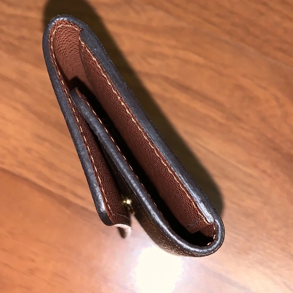 Authentic Louis Vuitton Monogram 6 Key Holder